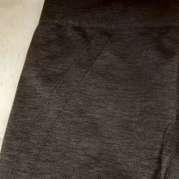 Lululemon Ebb and Flow Crop Charcoal Gray Size 4 - Picture 12 of 14